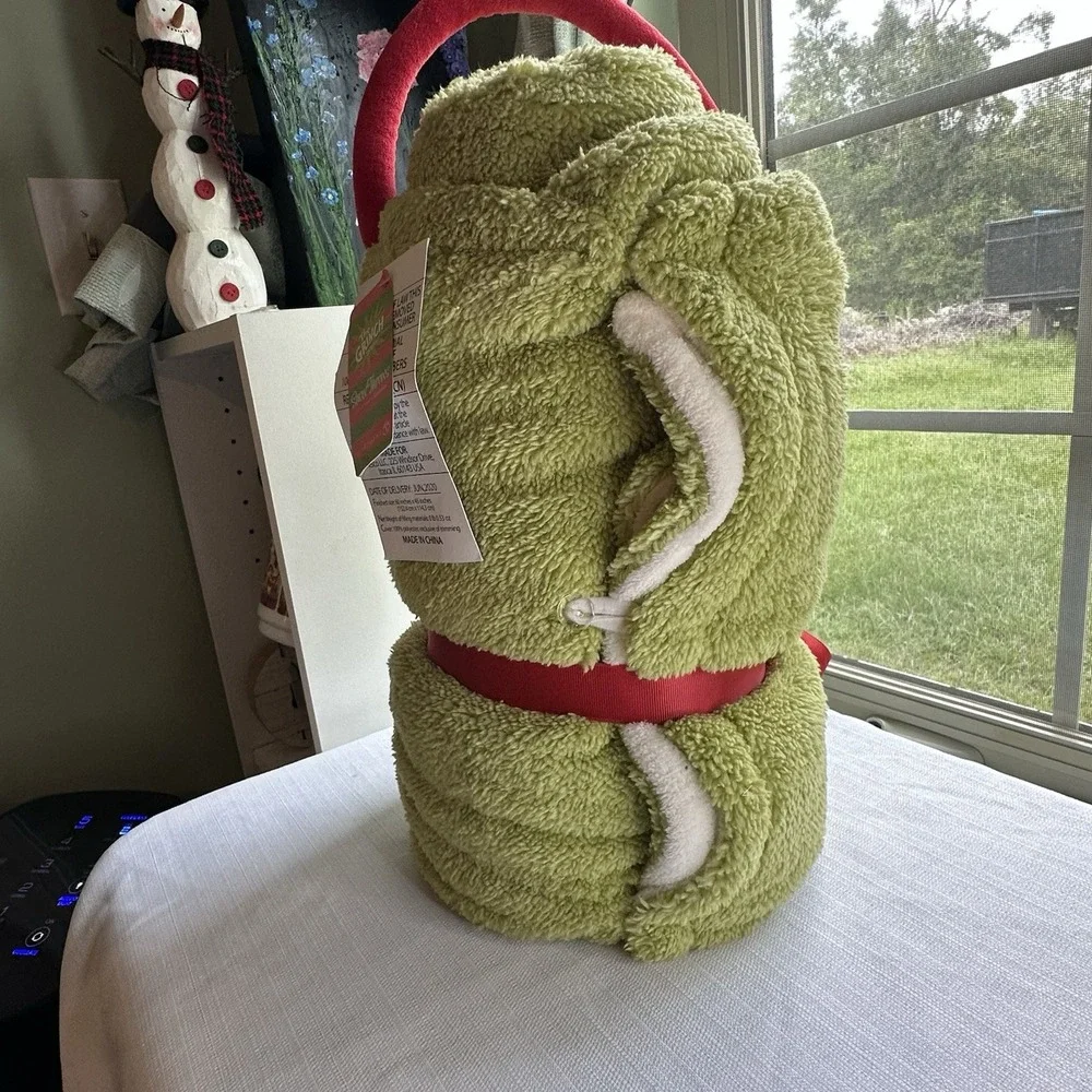 NWT Dr. Seuss The Grinch Holiday Snow Throw Blanket Dept 56 - 60x45